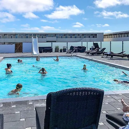 アパート 4 Person In