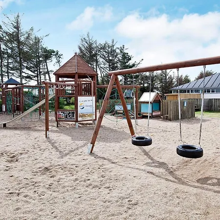 4 Person In アパート