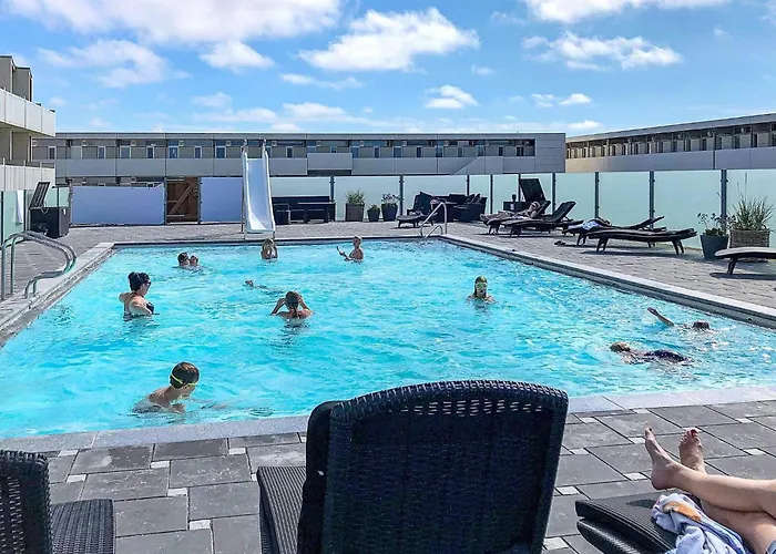 아파트 4 Person In