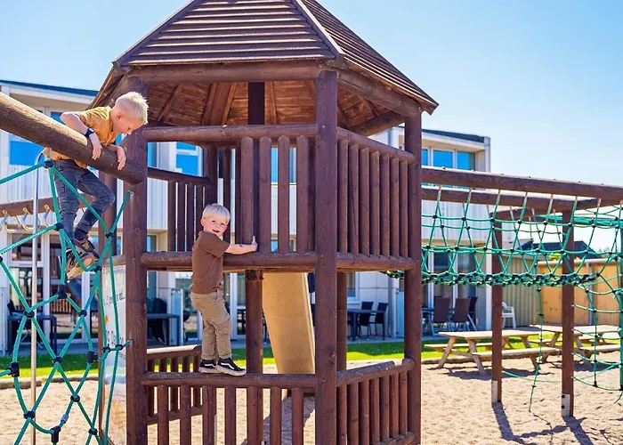 아파트 4 Person In