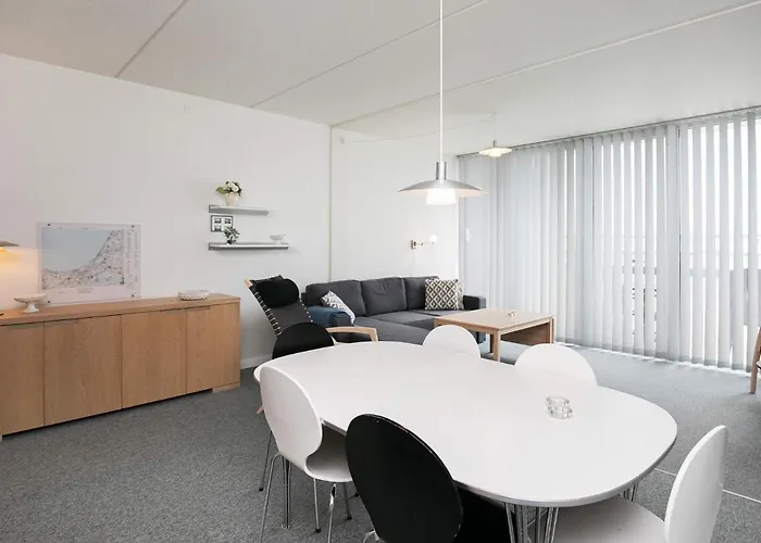 아파트 4 Person In 블록쿠스