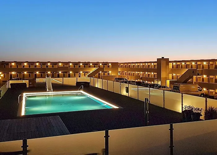 4 Person In 아파트 블록쿠스